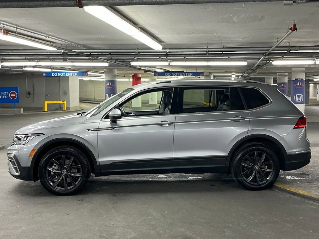Used 2024 Volkswagen Tiguan SE w/ Panoramic Sunroof Package image 33
