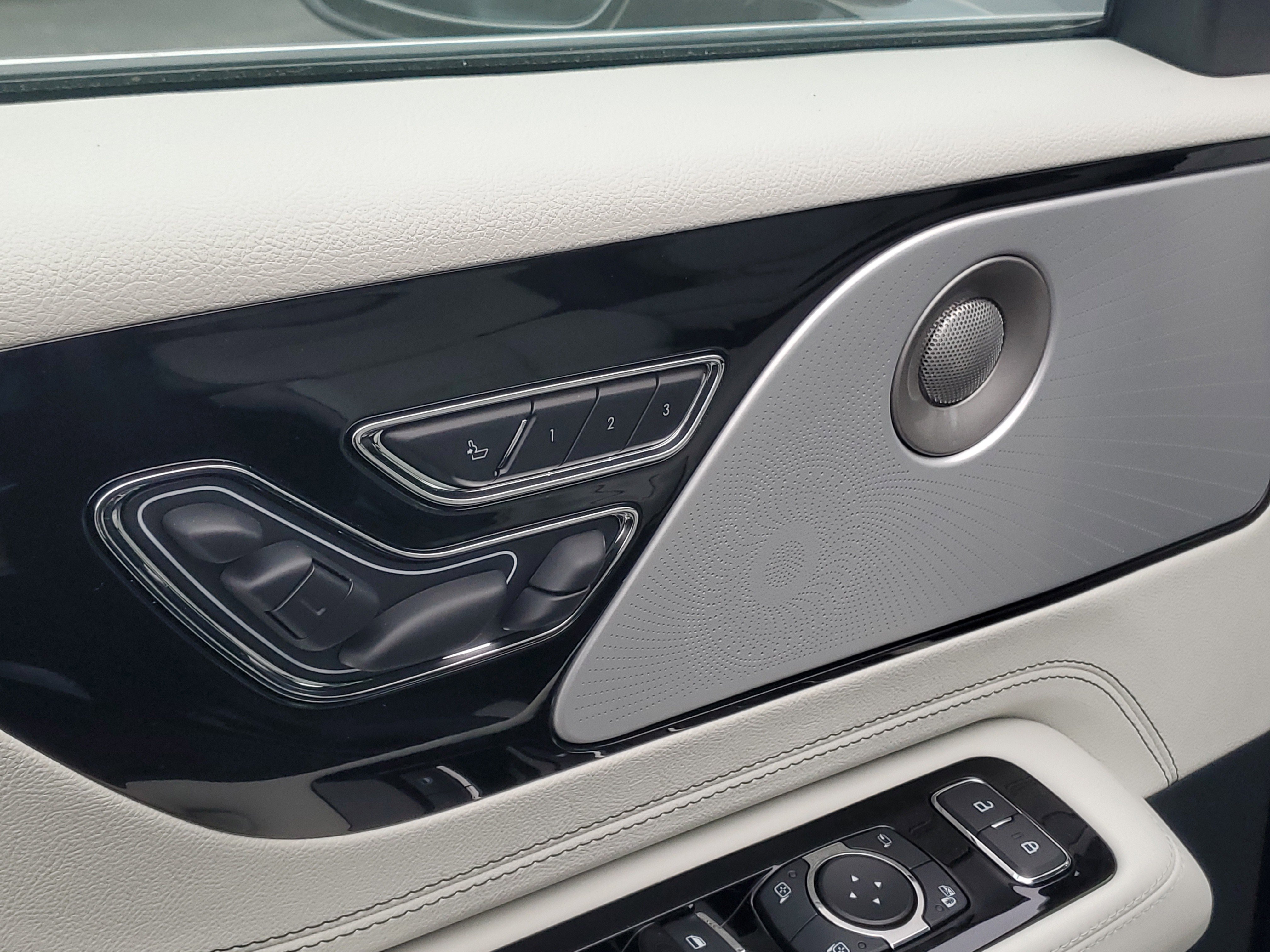 New 2026 Lincoln Aviator Black Label w/ Dynamic Handling Package image 9