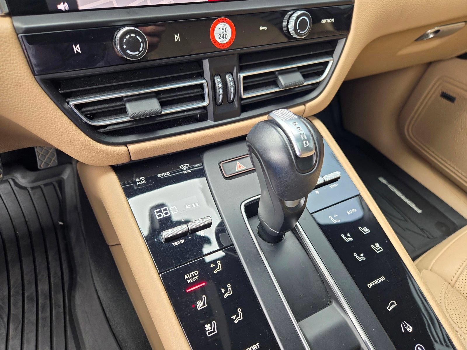 Used 2024 Porsche Macan AWD/4WD image 22