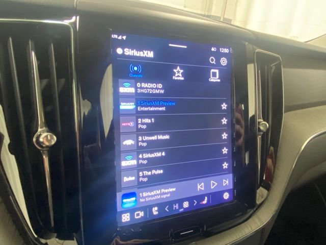 Used 2025 Volvo XC60 B5 Plus image 20