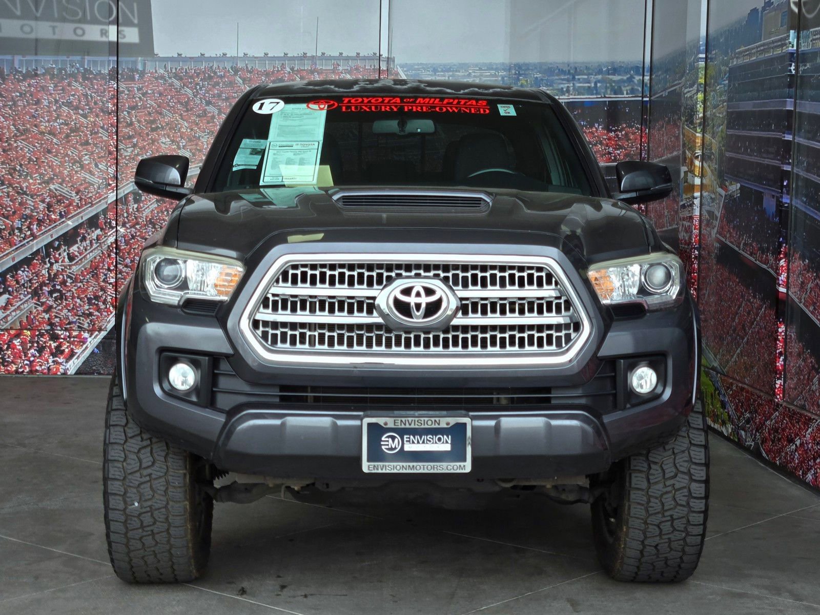 Used 2017 Toyota Tacoma TRD Sport image 3