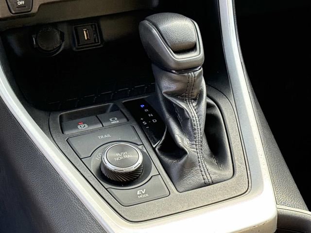 Used 2021 Toyota RAV4 LE image 22