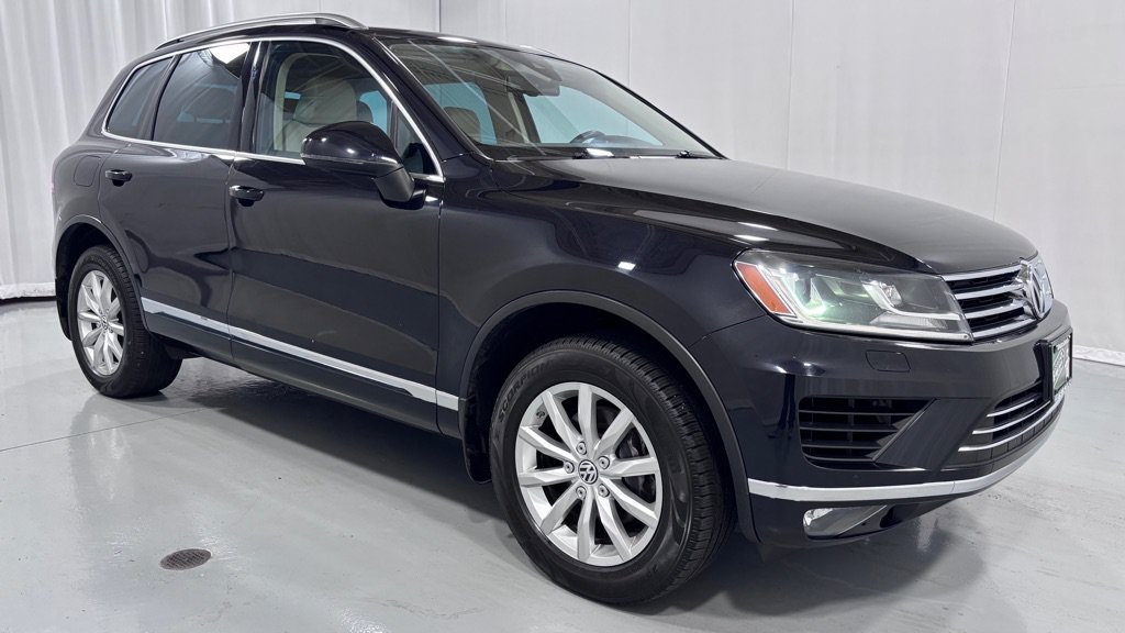 Used 2016 Volkswagen Touareg VR6 AWD/4WD image 3