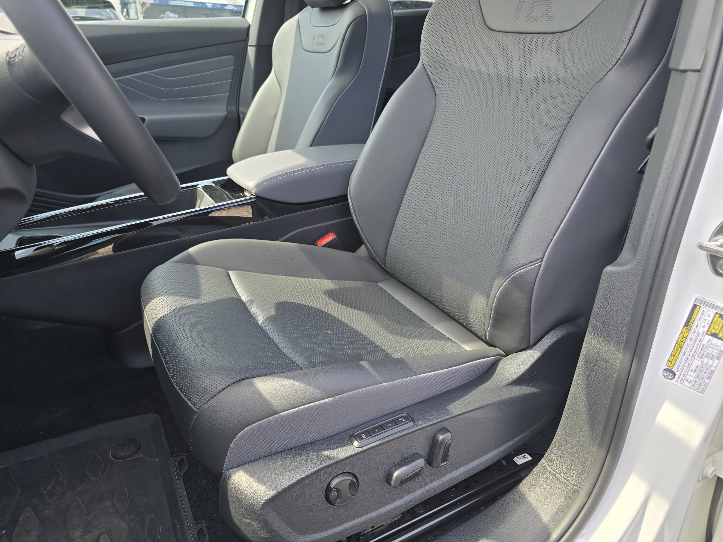 Certified 2023 Volkswagen ID.4 Pro S image 32