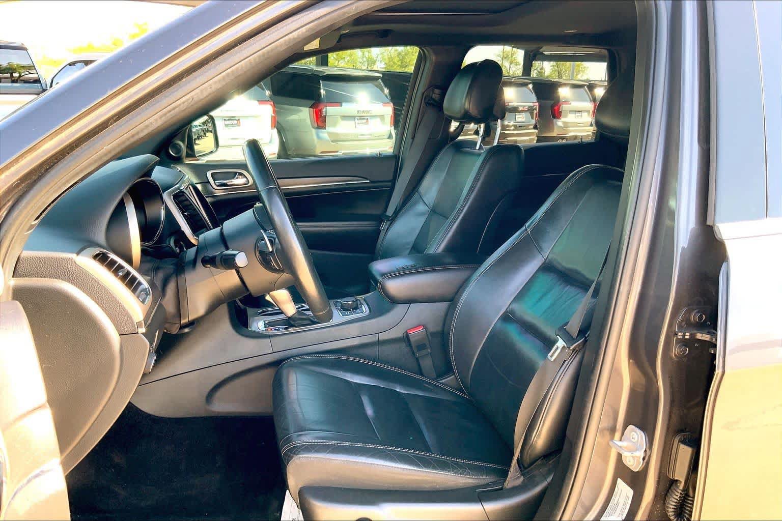 Used 2017 Jeep Grand Cherokee Limited AWD/4WD image 7
