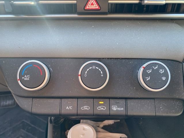 Used 2022 Hyundai Elantra SE w/ Cargo Package FWD image 18