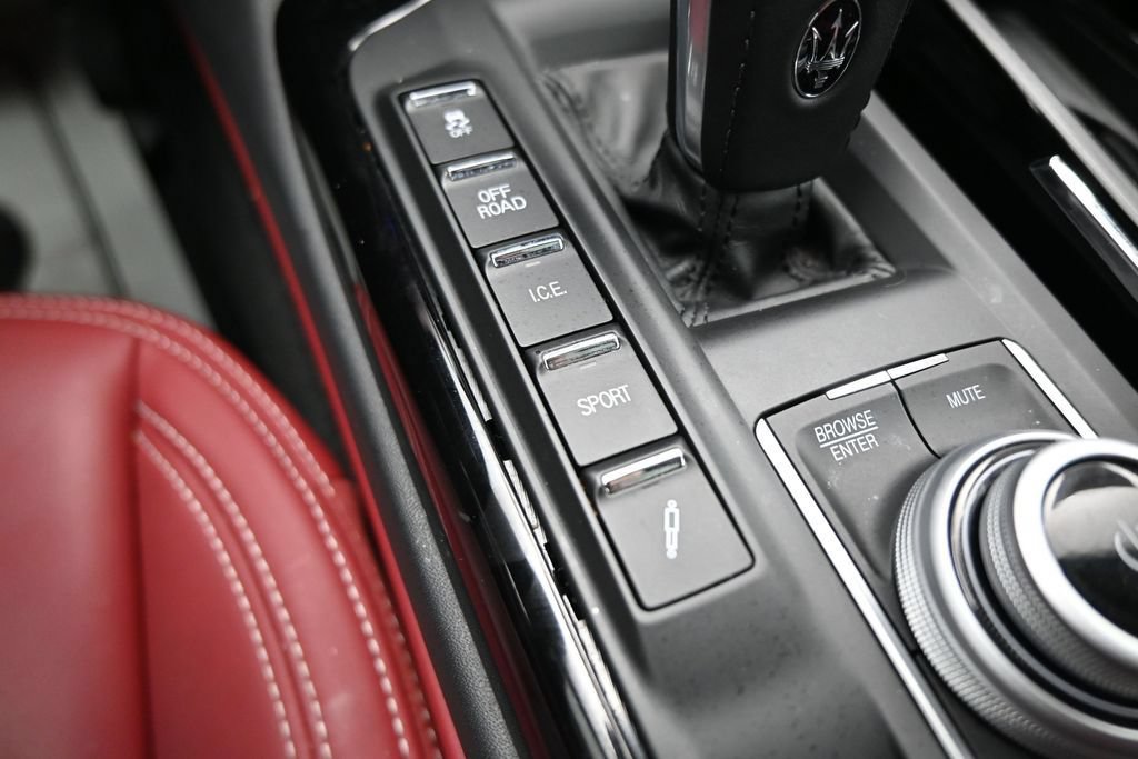 Used 2023 Maserati Levante GT AWD/4WD image 23