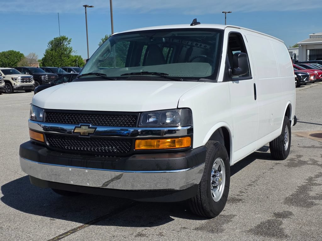Used 2024 Chevrolet Express 3500 w/ Driver Convenience Package RWD image 3