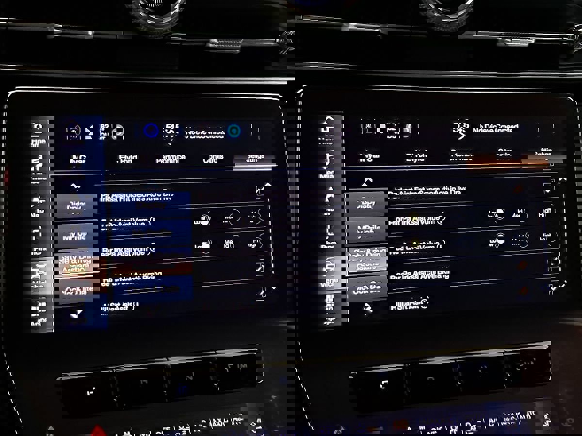 Used 2023 Maserati Grecale GT image 31