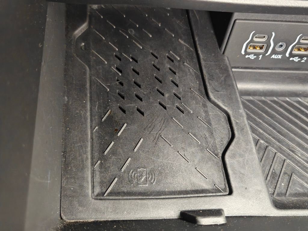 Used 2025 Chrysler Pacifica Limited image 10