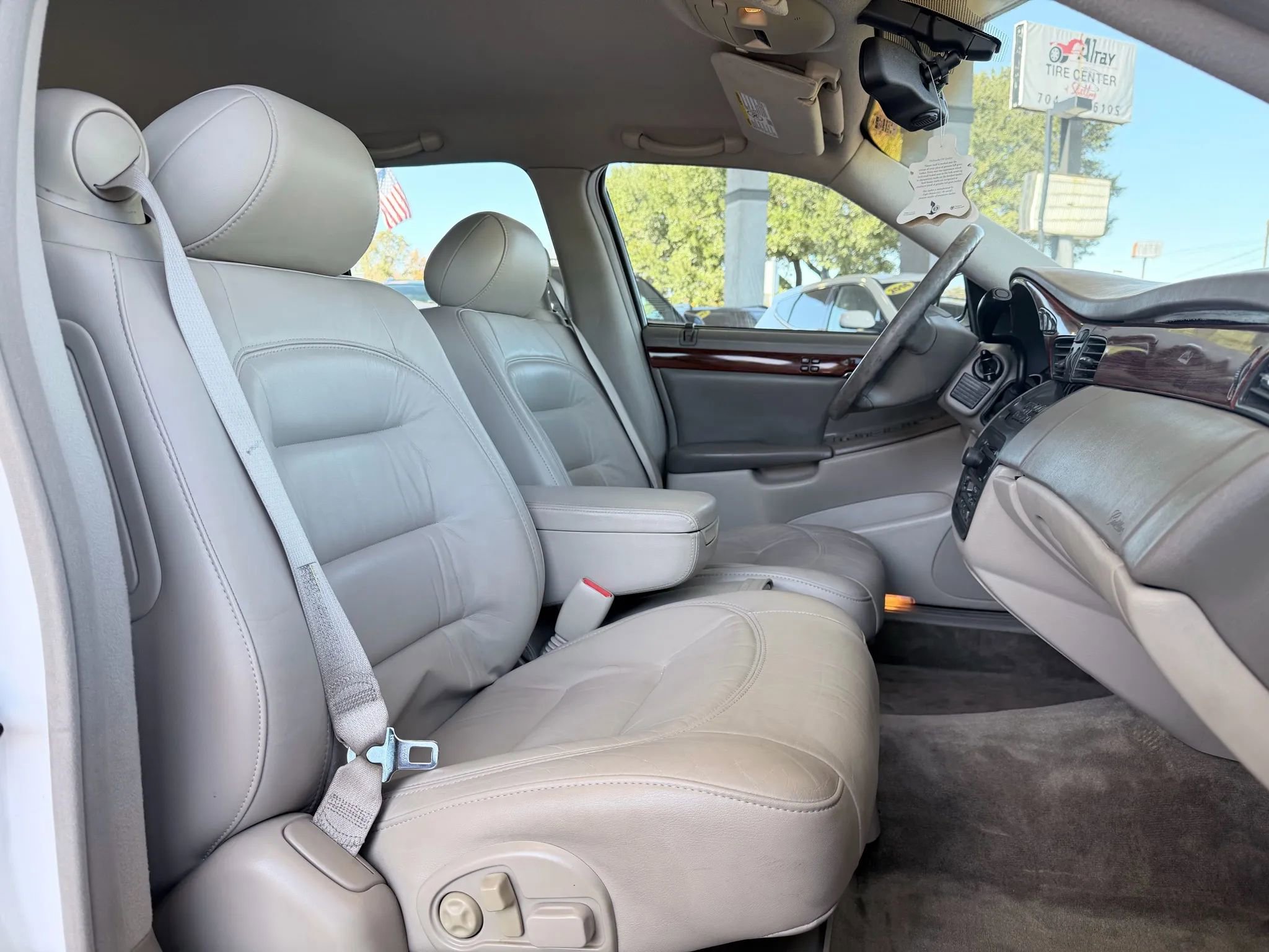 Used 2002 Cadillac De Ville Sedan 4D w/ Comfort/Convenience Pkg image 17