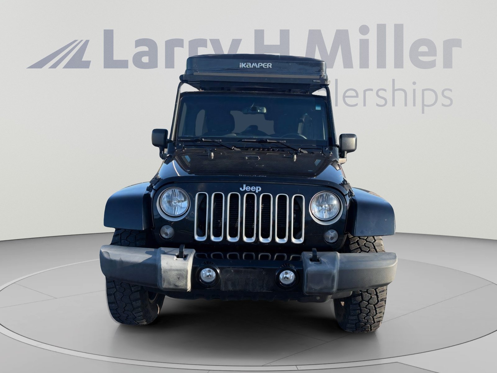 Used 2016 Jeep Wrangler Unlimited Sahara w/ Connectivity Group AWD/4WD image 8
