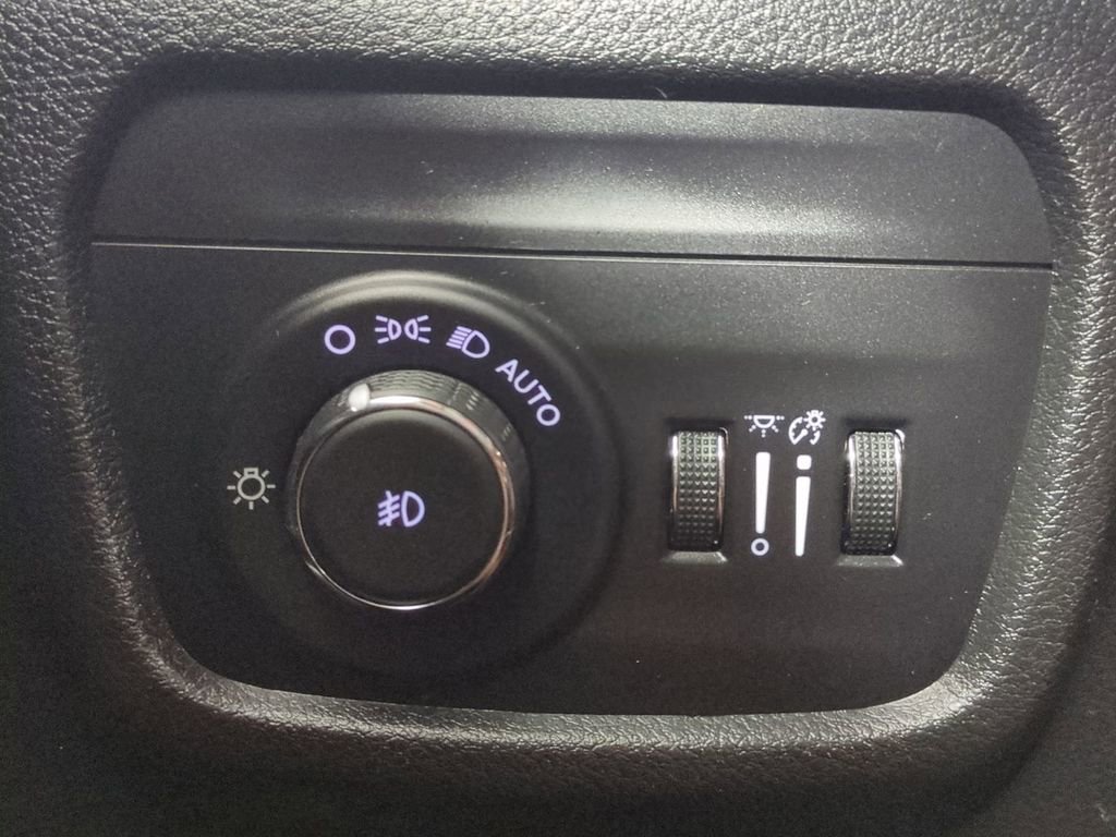 Used 2022 Jeep Grand Cherokee L Limited RWD image 30