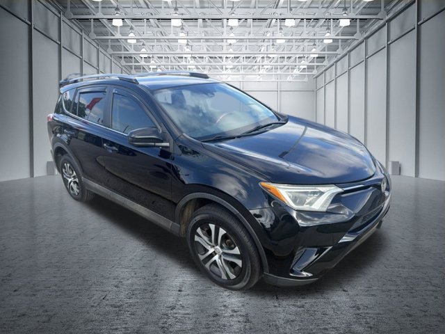 Used 2017 Toyota RAV4 LE AWD/4WD image 2