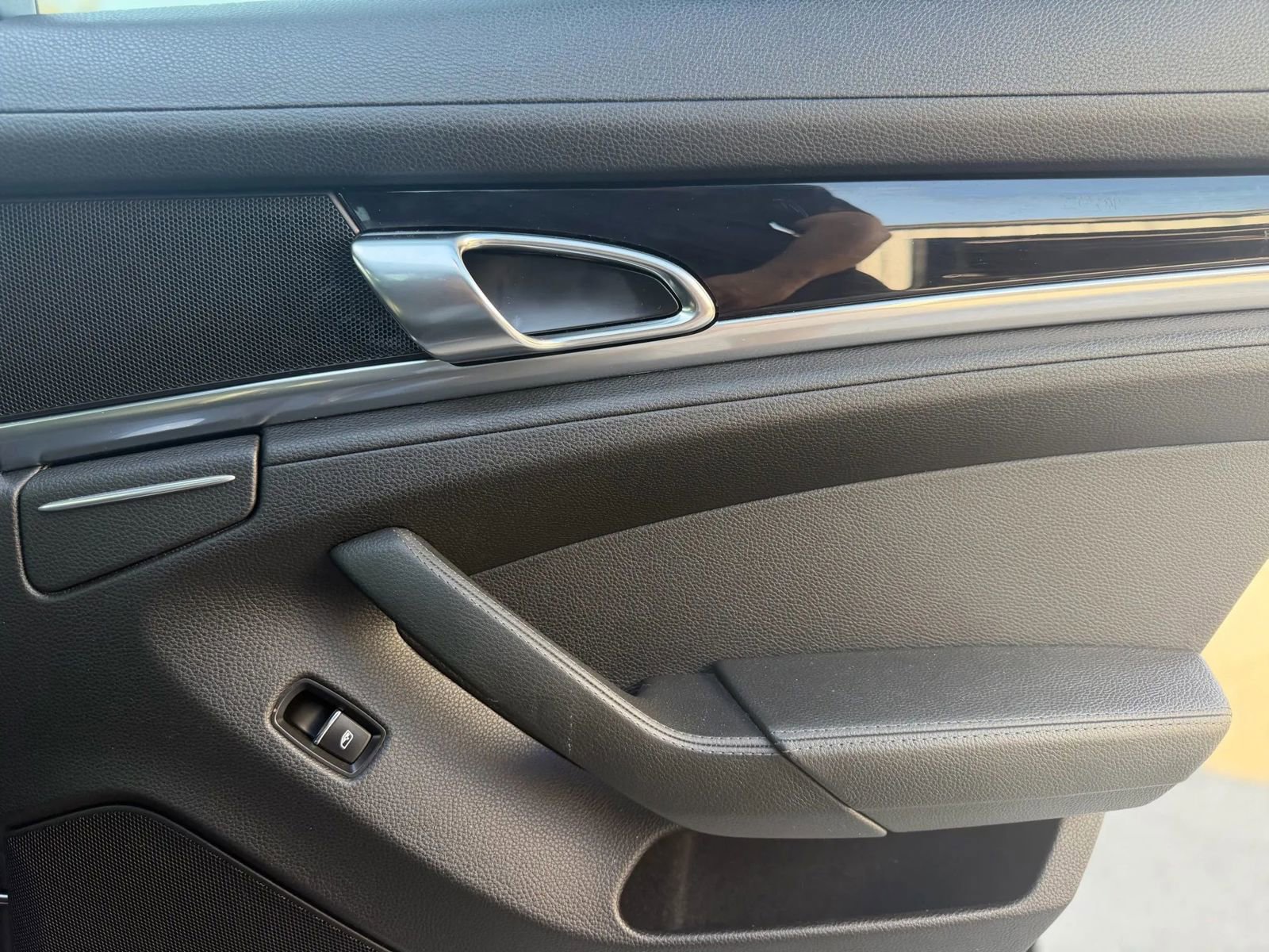 Used 2014 Porsche Panamera 4 w/ Premium Package image 14