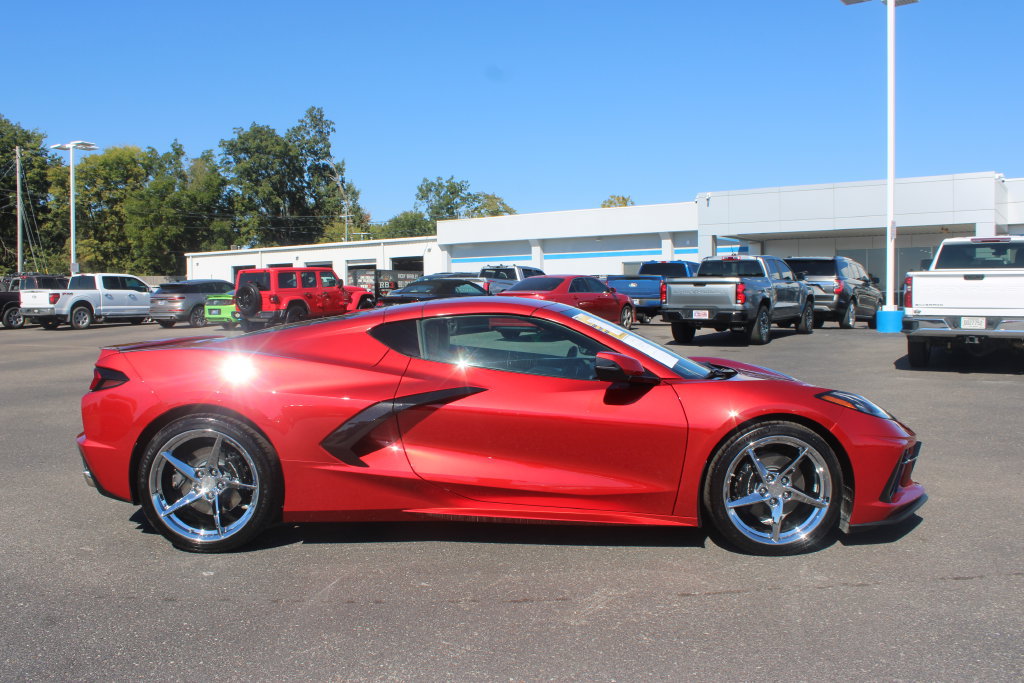 Used 2024 Chevrolet Corvette Stingray Preferred Cpe RWD image 11