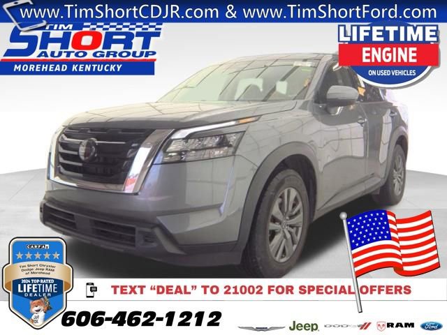 Used 2024 Nissan Pathfinder SV image 1