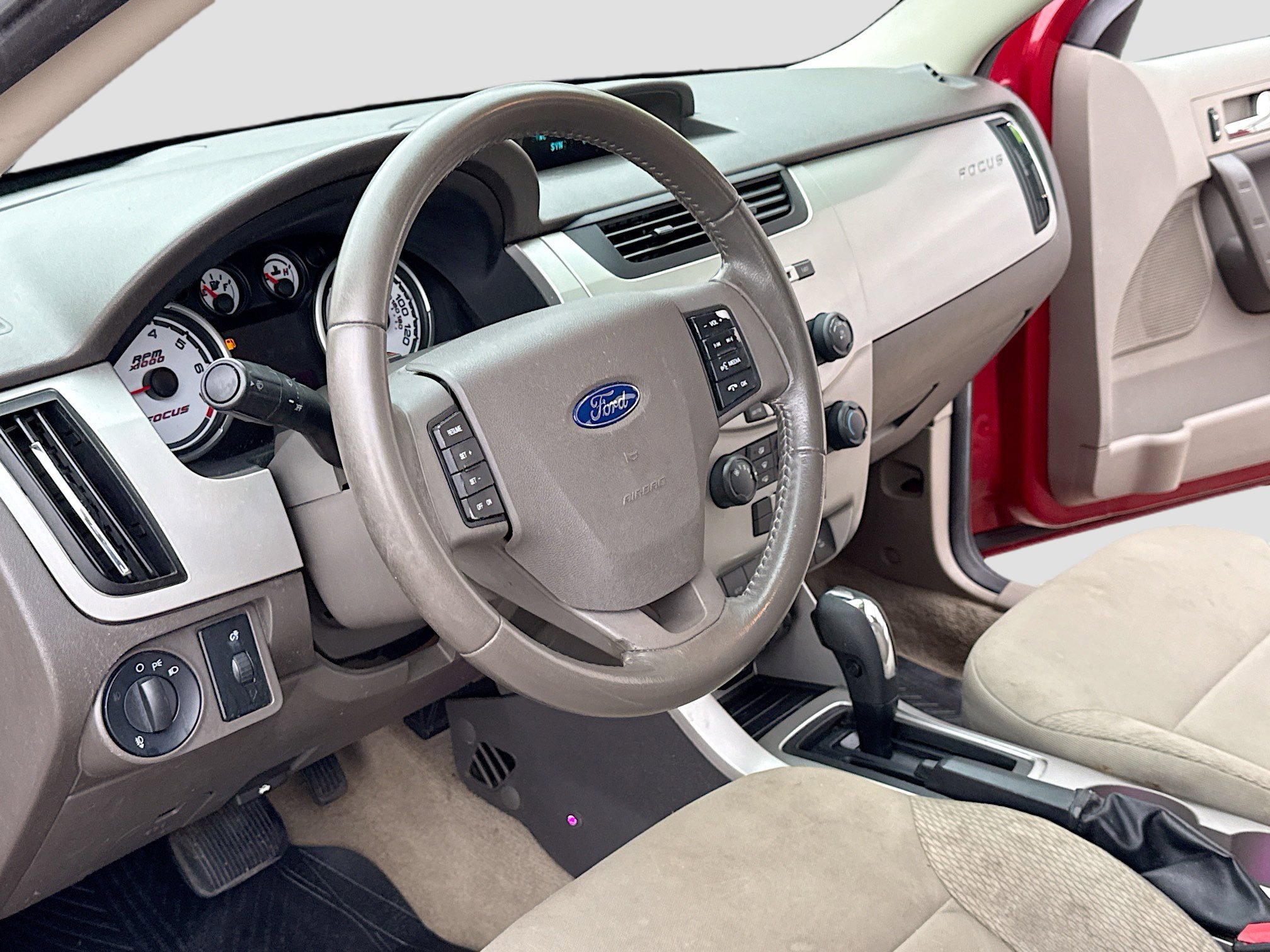 Used 2010 Ford Focus SES image 4