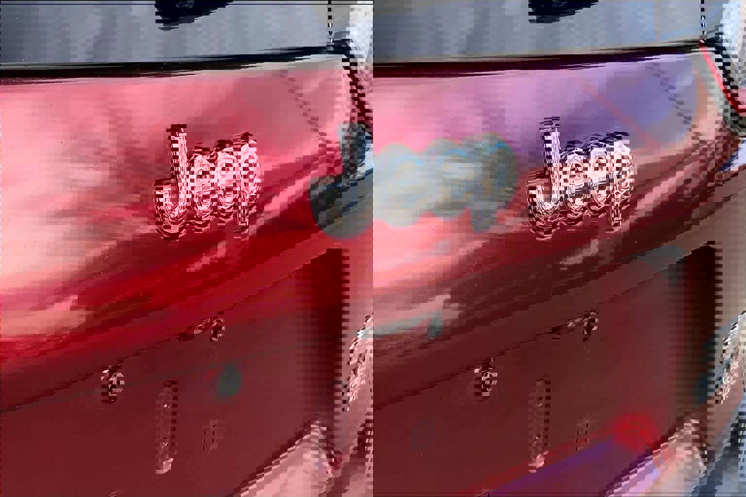 Used 2019 Jeep Cherokee Latitude w/ Popular Appearance Group image 32