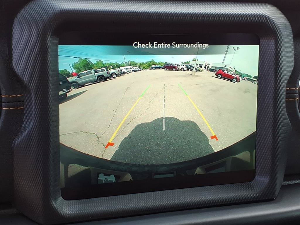 Used 2022 Jeep Wrangler Unlimited Sahara AWD/4WD image 30