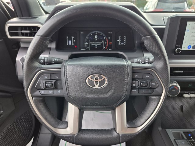 Used 2025 Toyota 4Runner SR5 AWD/4WD image 29