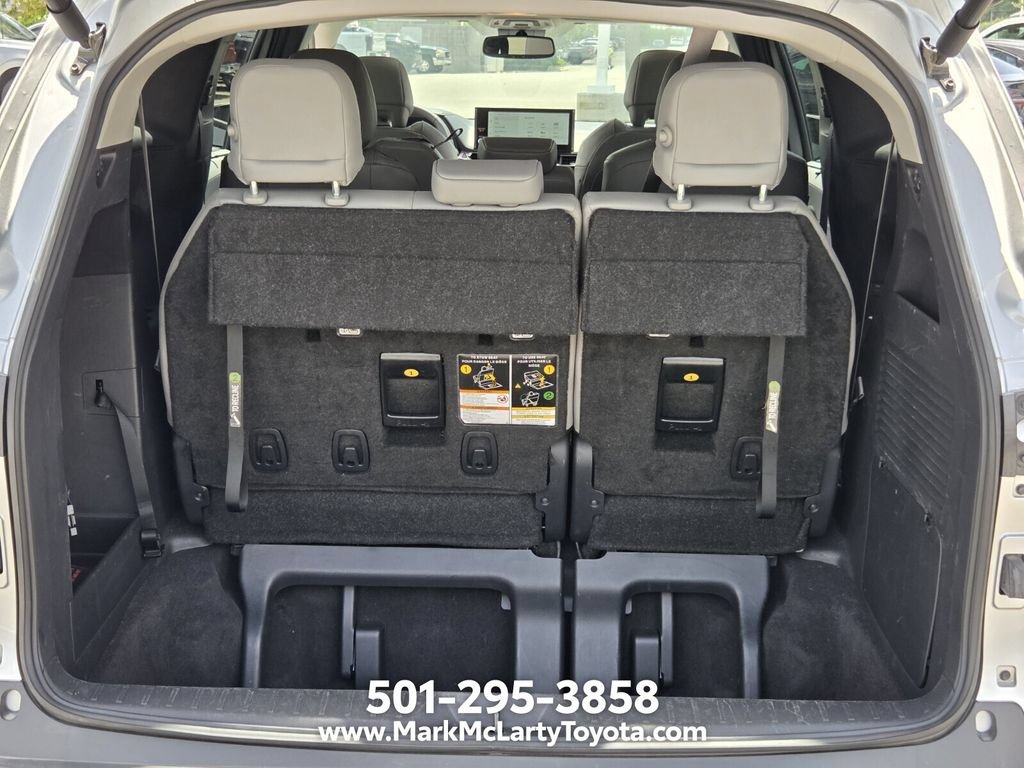 Used 2025 Toyota Sienna XLE FWD image 13