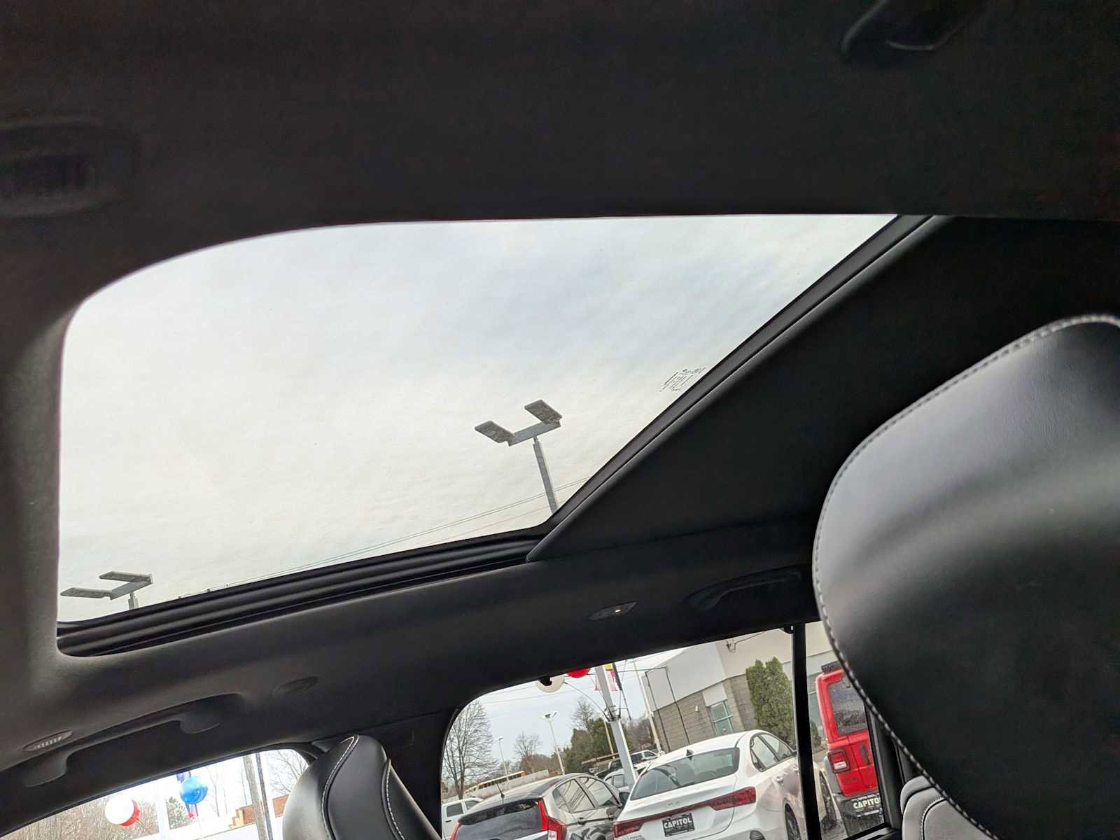 Used 2024 Jeep Grand Cherokee L Limited w/ Luxury Tech Group II image 9