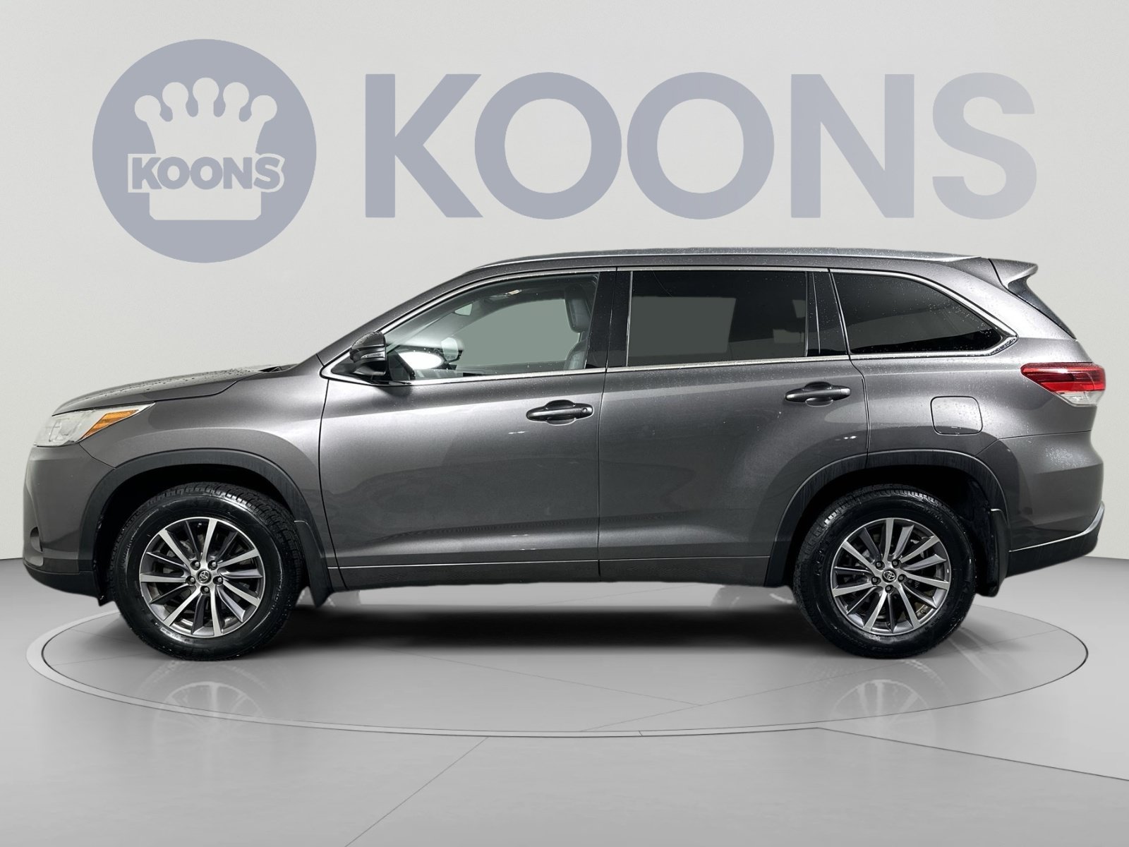 Used 2017 Toyota Highlander XLE AWD/4WD image 2