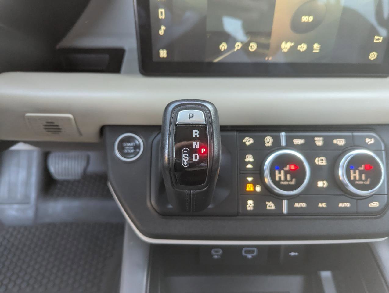 Used 2020 Land Rover Defender 110 HSE AWD/4WD image 23