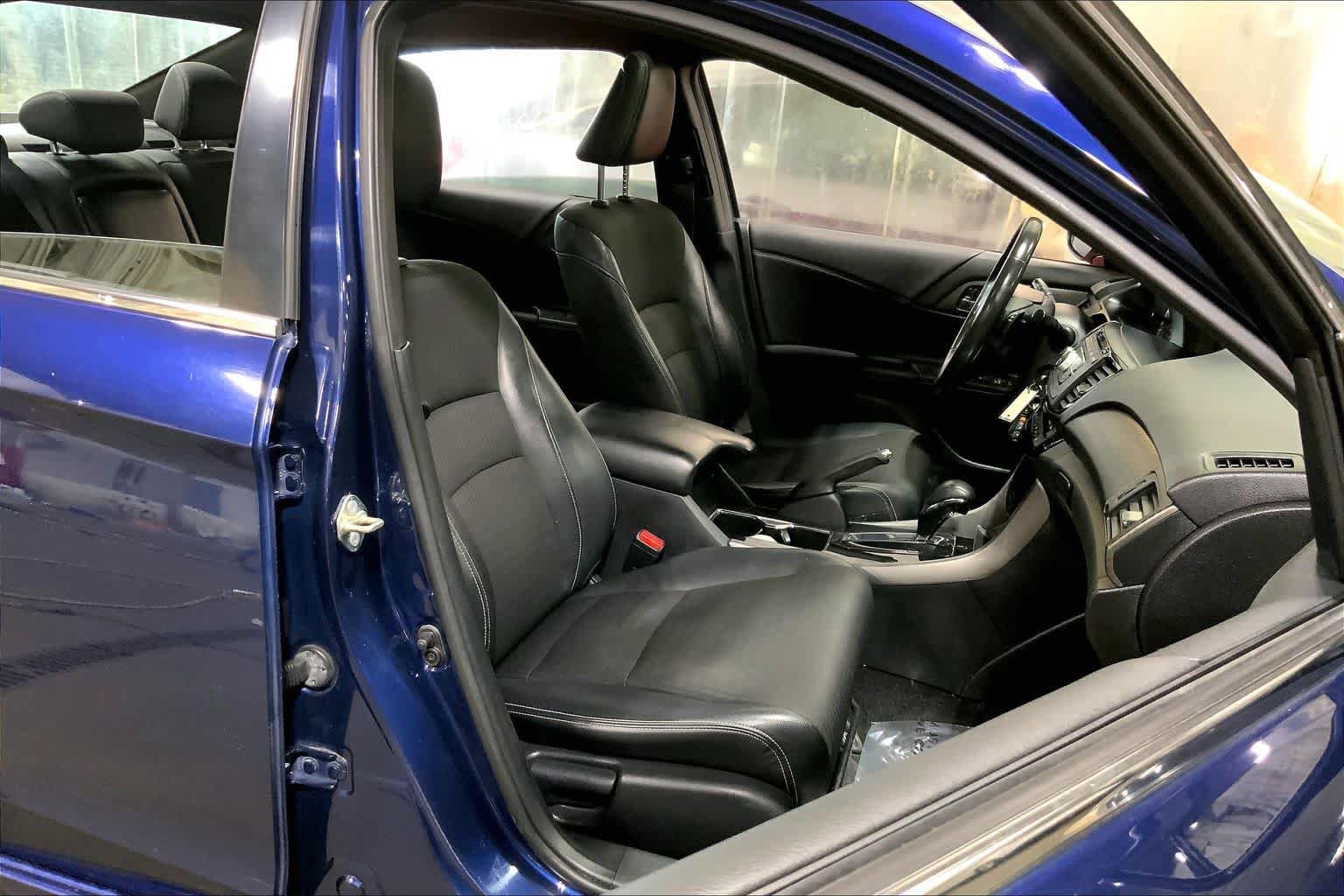 Used 2017 Honda Accord Sport image 9