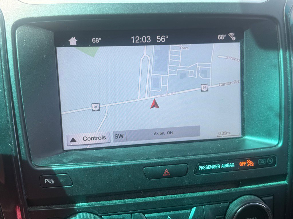 Used 2017 Ford Explorer XLT w/ Equipment Group 202A AWD/4WD image 15