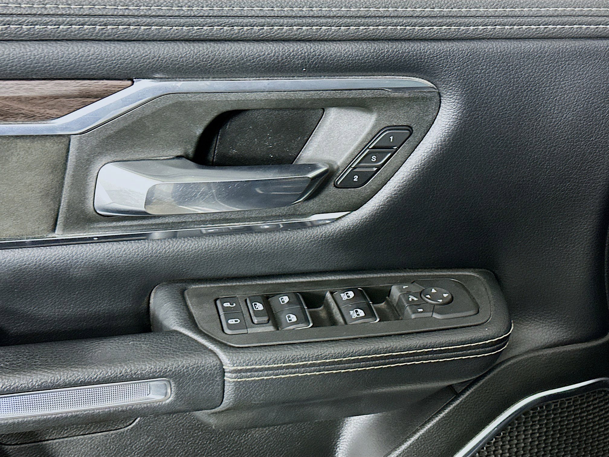 Used 2025 RAM 1500 Laramie image 15