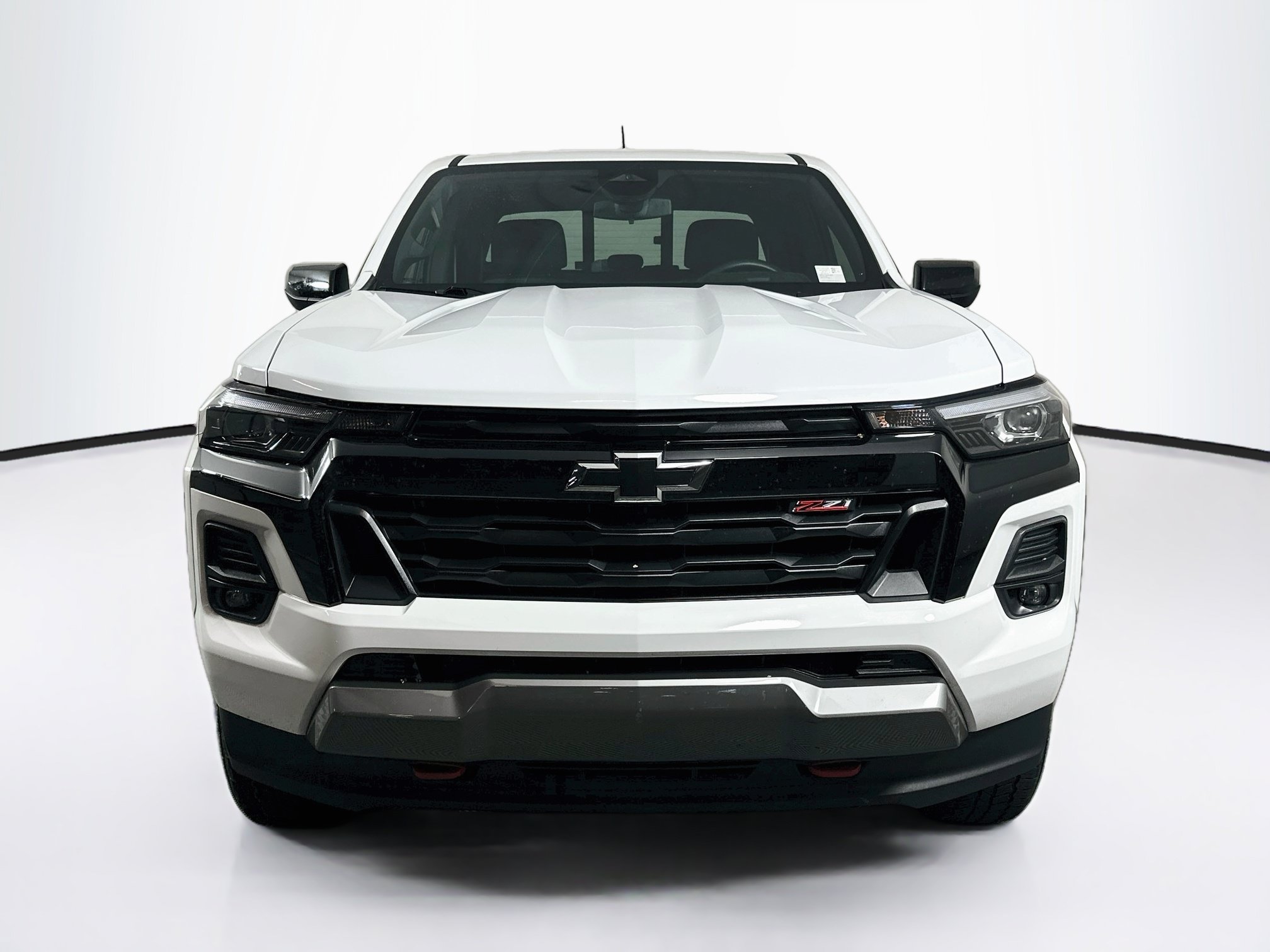 Used 2023 Chevrolet Colorado Z71 AWD/4WD image 2