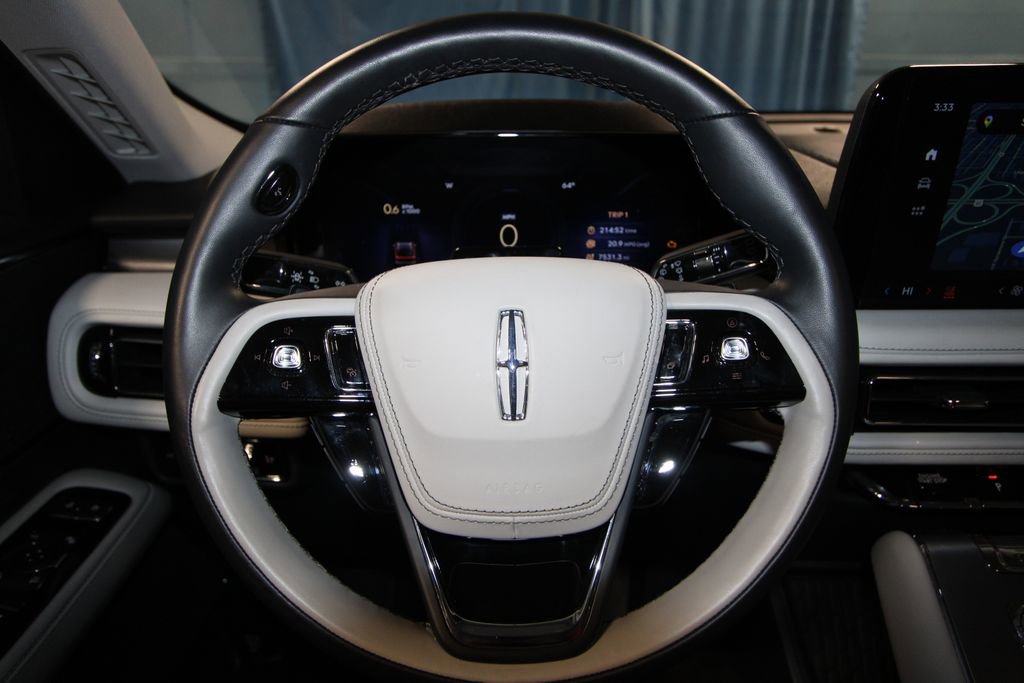 Used 2025 Lincoln Aviator AWD image 12