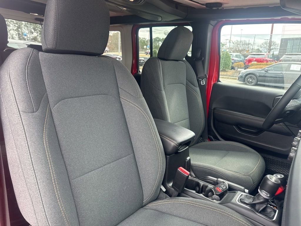 Used 2025 Jeep Wrangler Sahara 4xe image 6