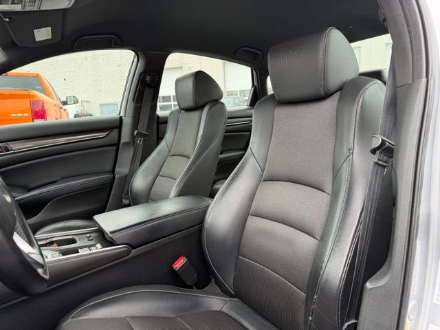 Used 2018 Honda Accord Sport image 13