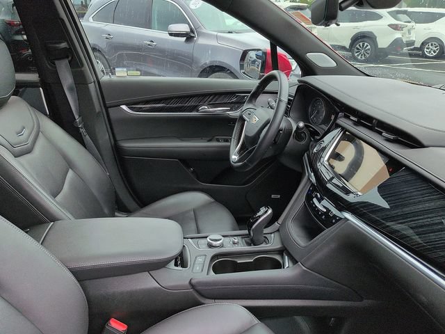 Used 2025 Cadillac XT6 Premium Luxury w/ Technology Package AWD/4WD image 10