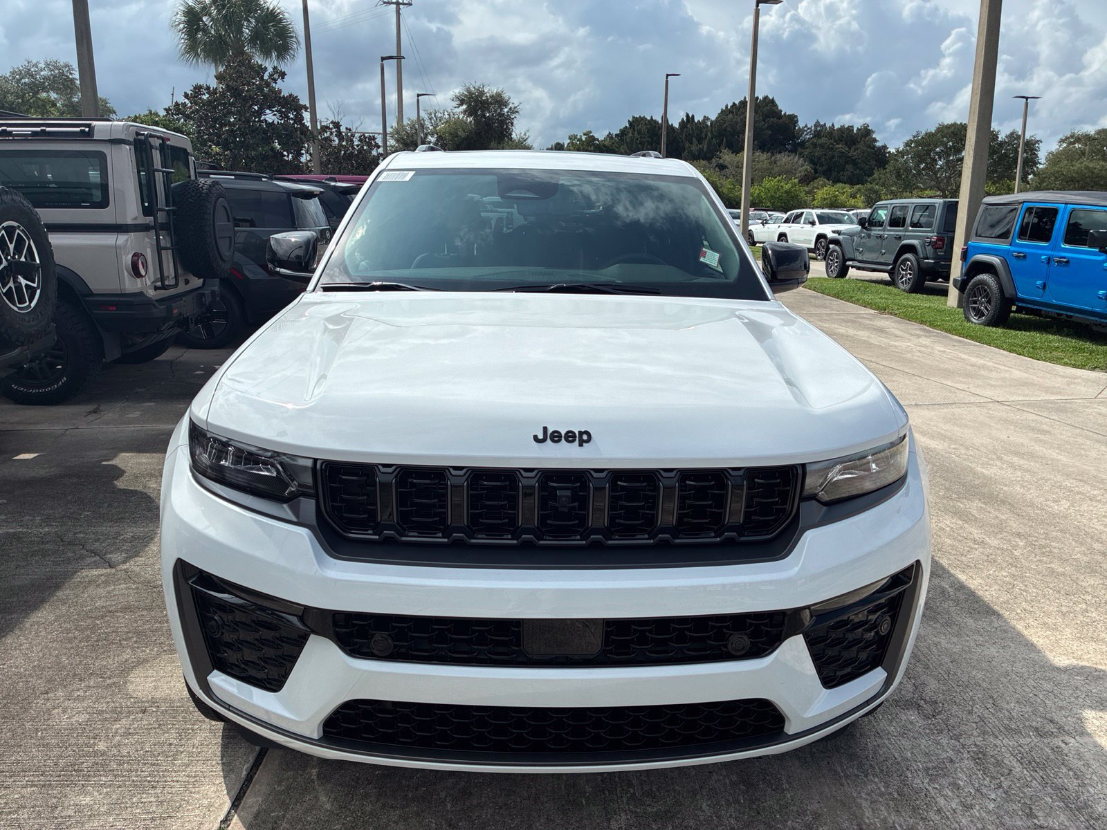 New 2027 Jeep Grand Cherokee Limited AWD/4WD image 8