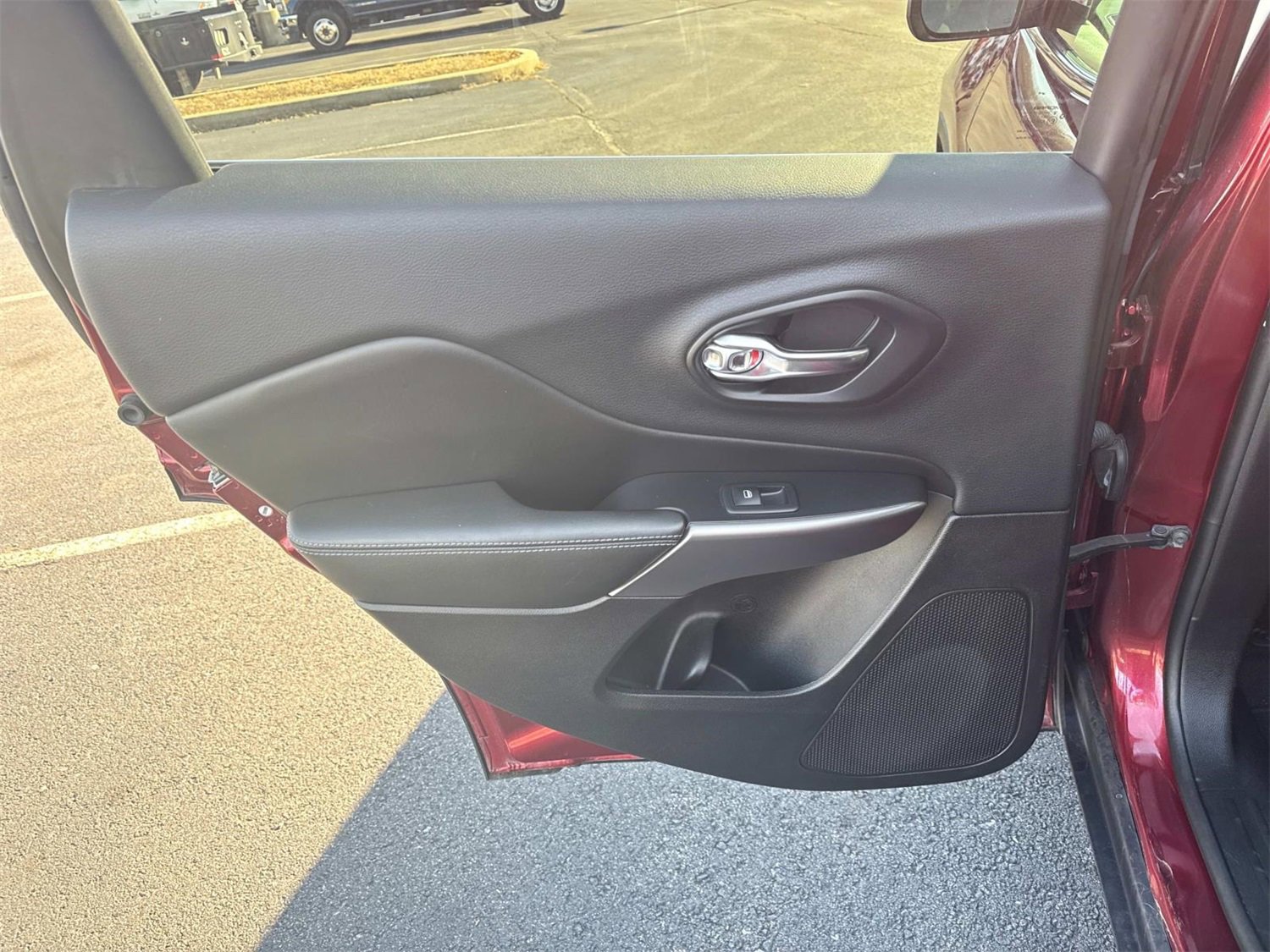 Used 2019 Jeep Cherokee Latitude Plus image 14