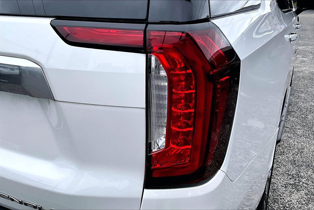 Used 2021 GMC Yukon Denali RWD image 40