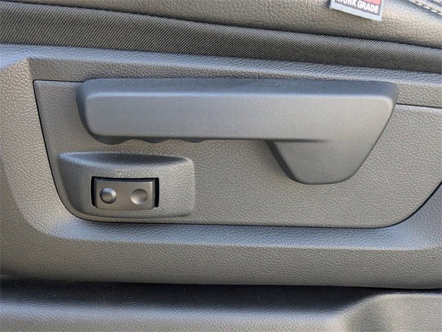 Used 2024 RAM 2500 Tradesman w/ Chrome Appearance Group image 17