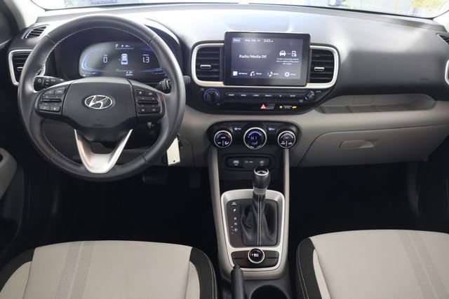 Used 2023 Hyundai Venue SEL w/ Cargo Package image 2