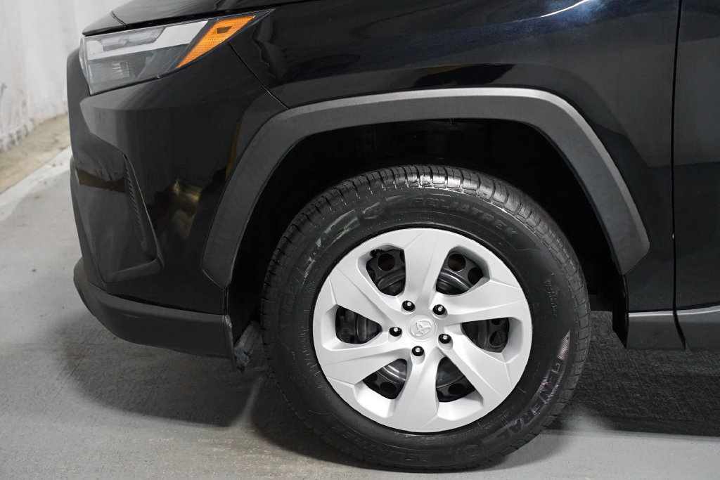 Certified 2024 Toyota RAV4 LE FWD image 5