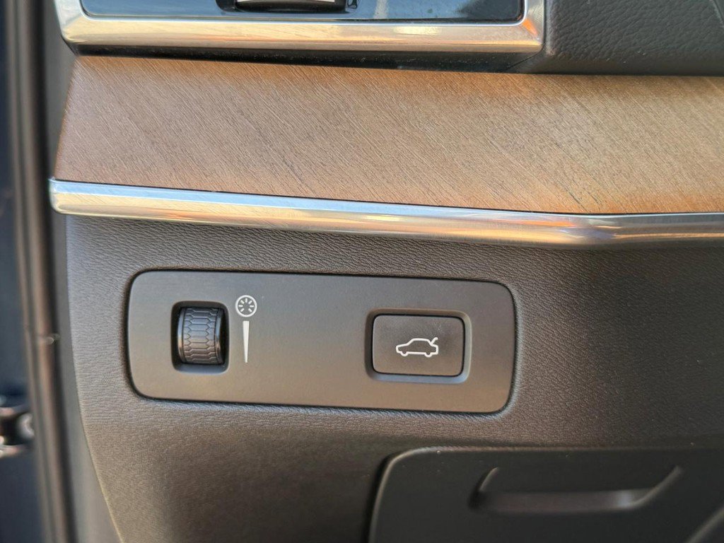 Used 2018 Volvo XC90 T6 Inscription w/ Convenience Package image 33