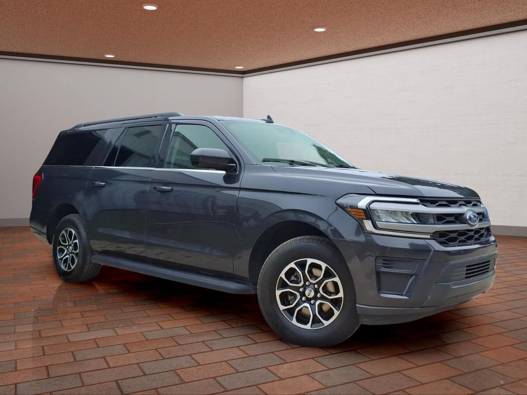 Used 2024 Ford Expedition Max XLT RWD image 3