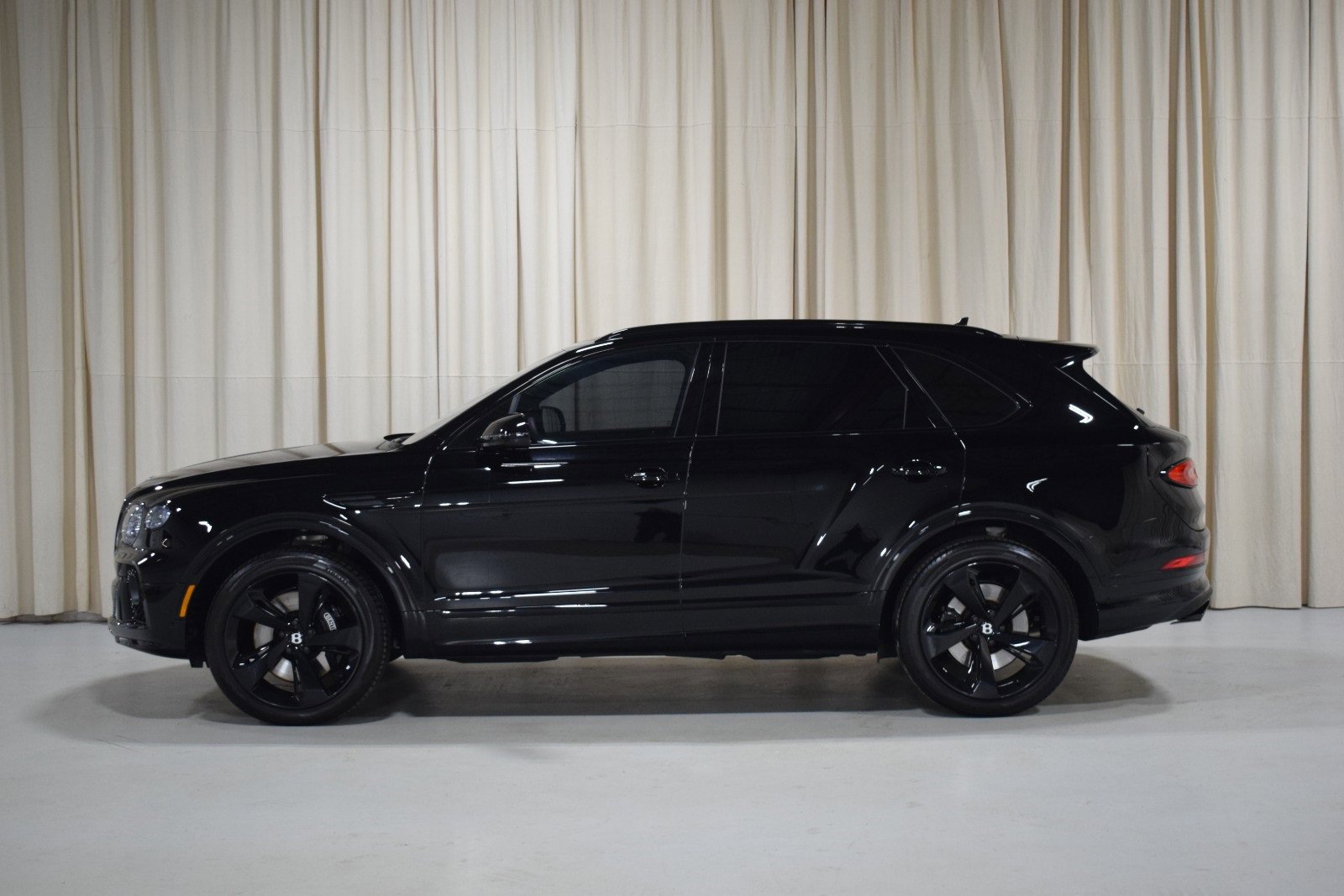 Used 2023 Bentley Bentayga image 15