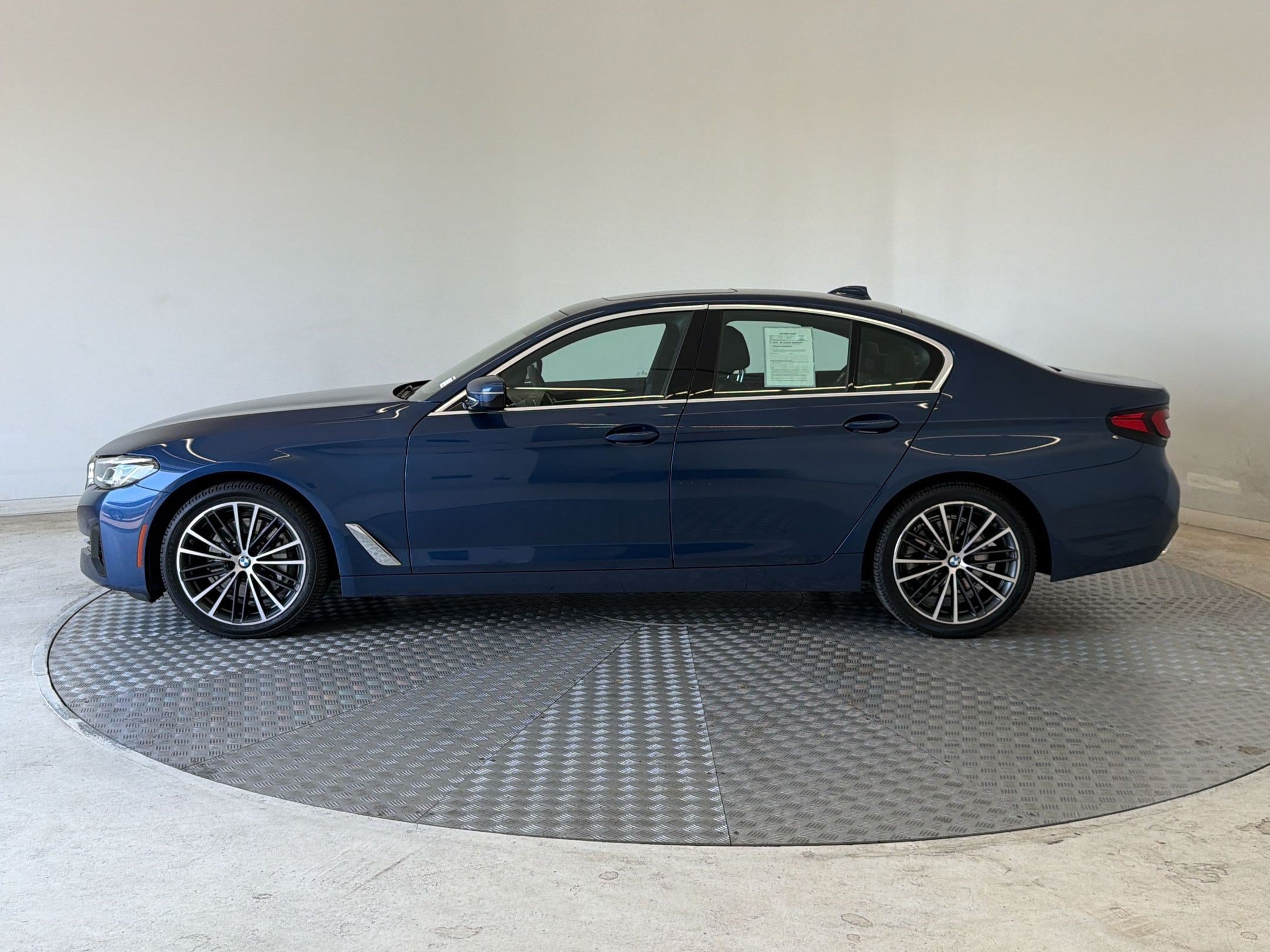 Used 2022 BMW 530i xDrive w/ Premium Package AWD/4WD image 2