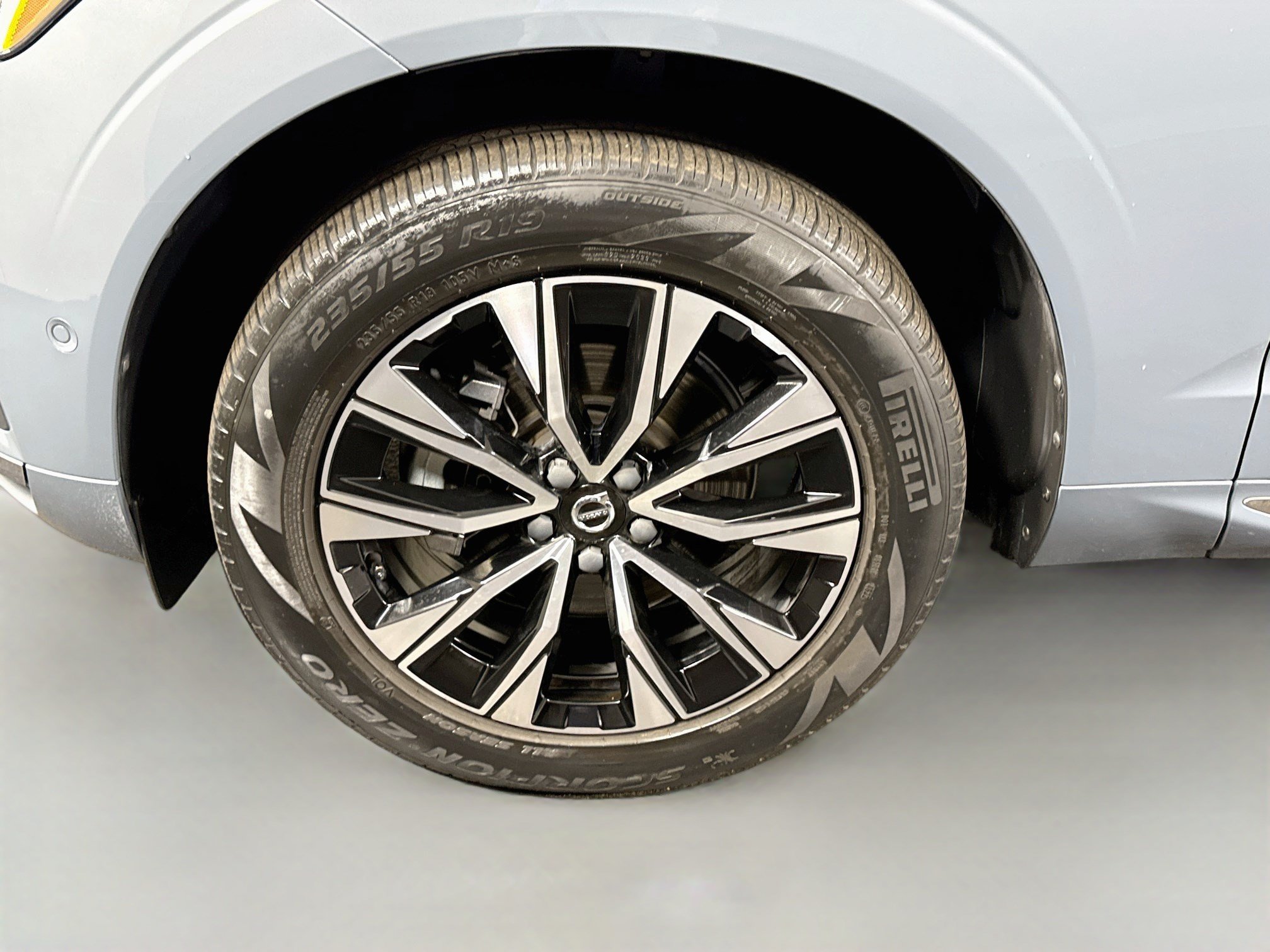 Used 2023 Volvo XC60 B5 Plus FWD image 38