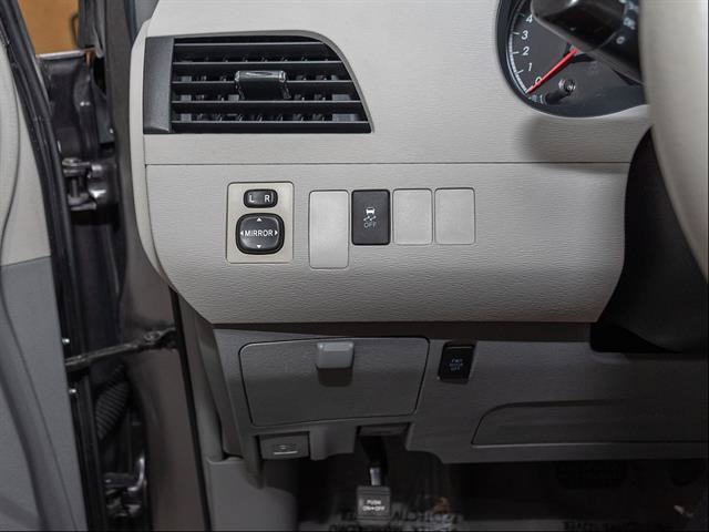 Used 2011 Toyota Sienna LE w/ Towing Pkg AWD/4WD image 10