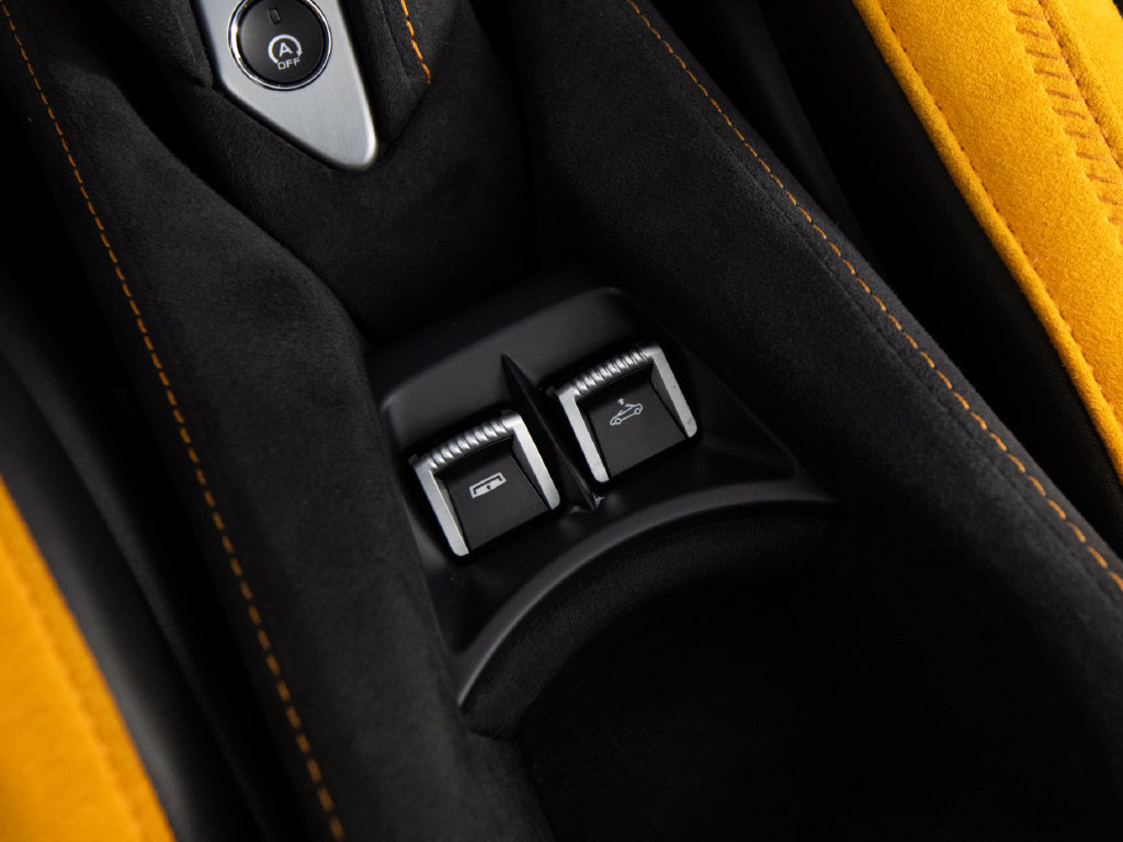 Used 2024 McLaren 750S Spider RWD image 30